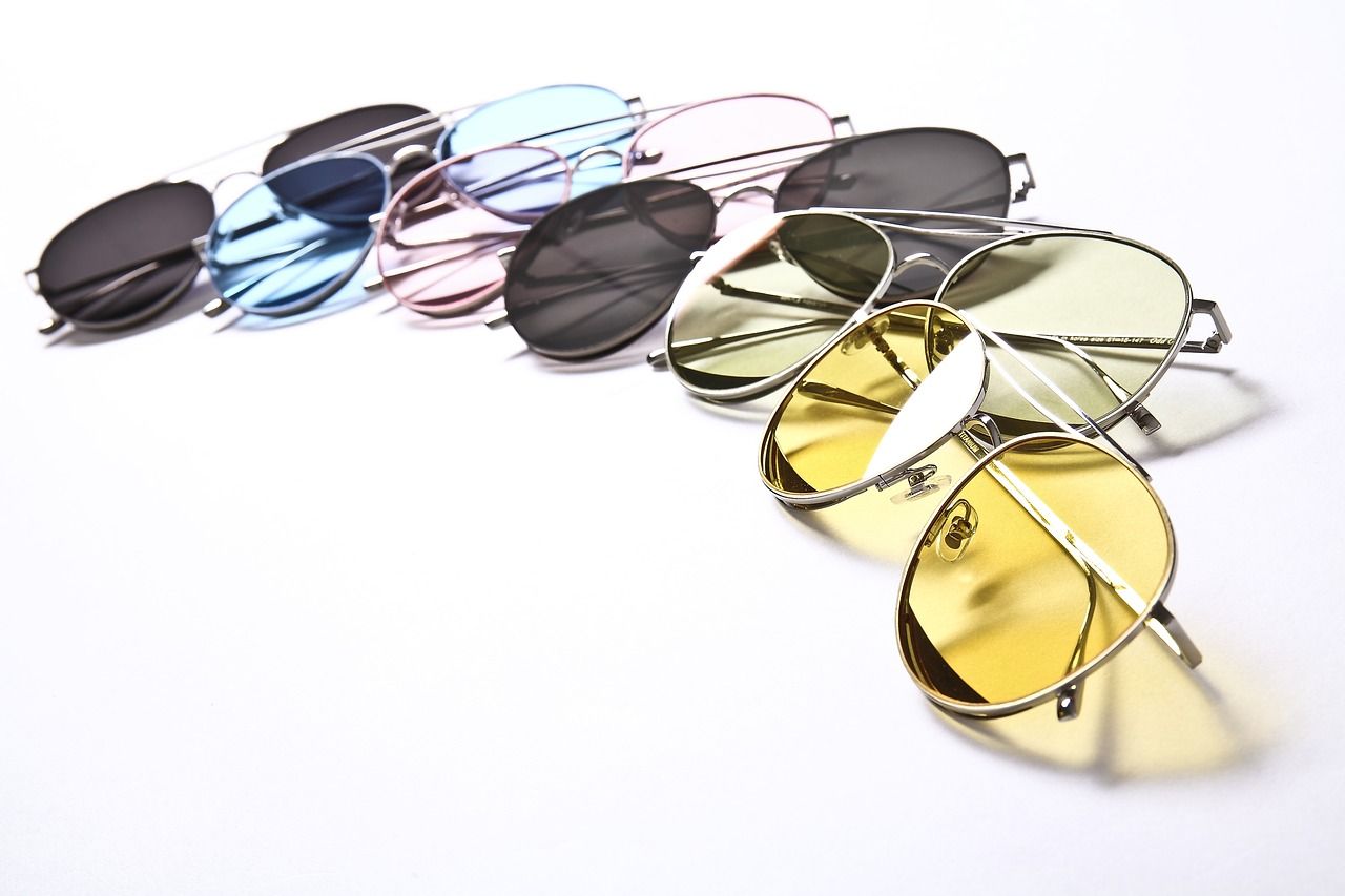5 rad dotyczących zakupu okularów przeciwsłonecznych