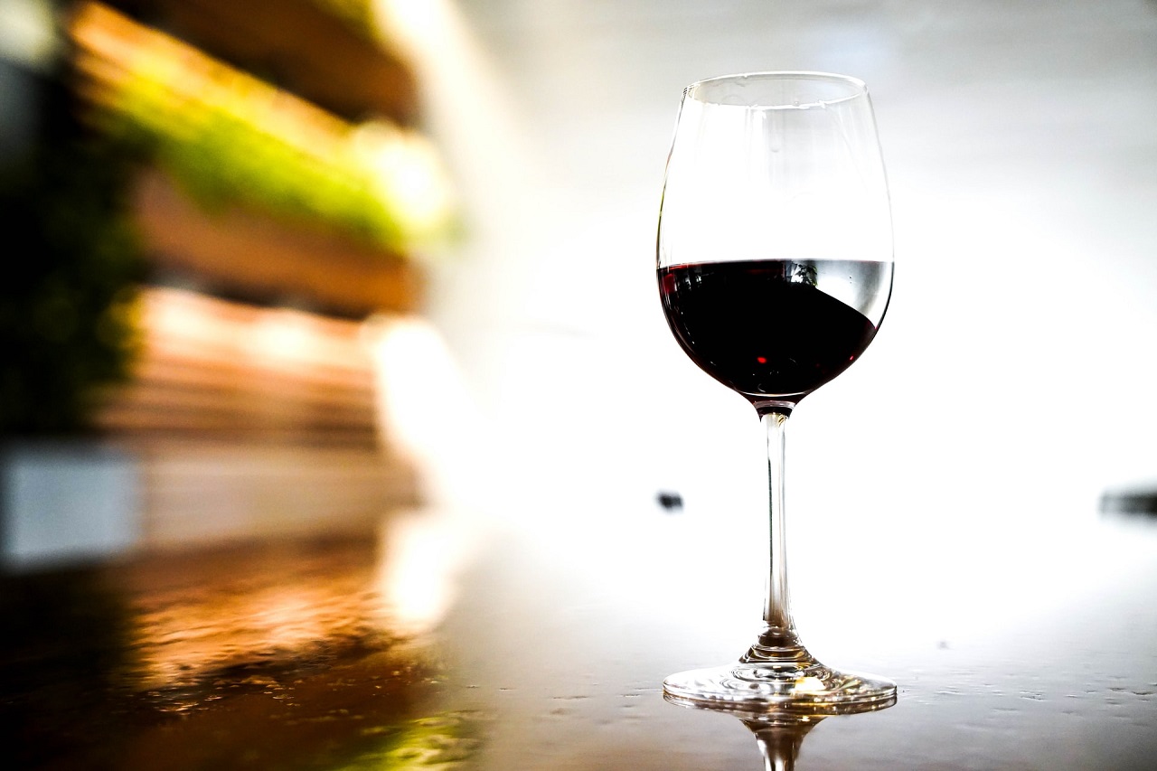 Czym wino w kartonie różni się od butelkowego?