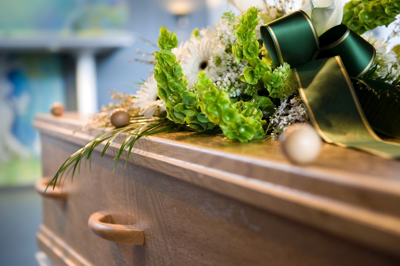 Jakie formalności trzeba wypełnić zanim pochowamy osobę zmarłą?