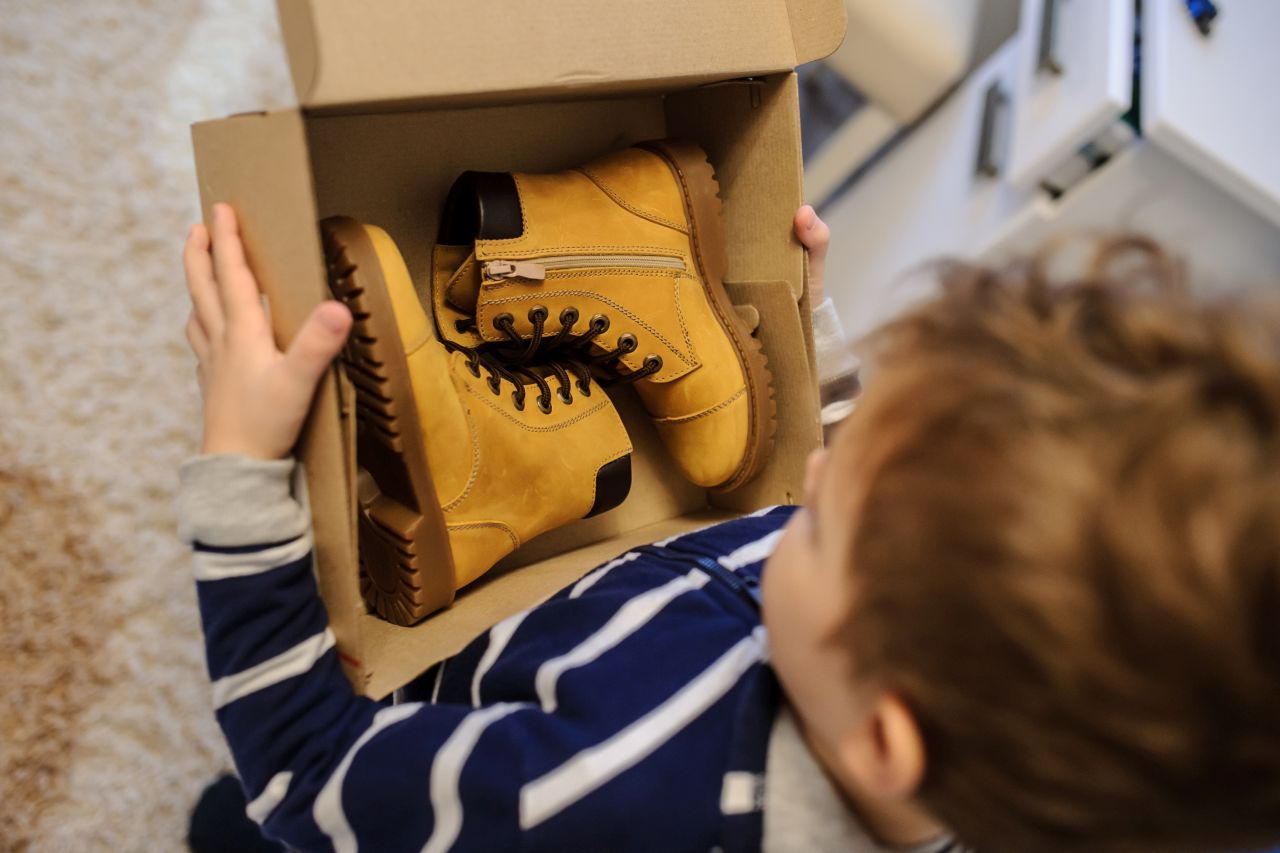 Czym się kierować przy wyborze butów dla dzieci?