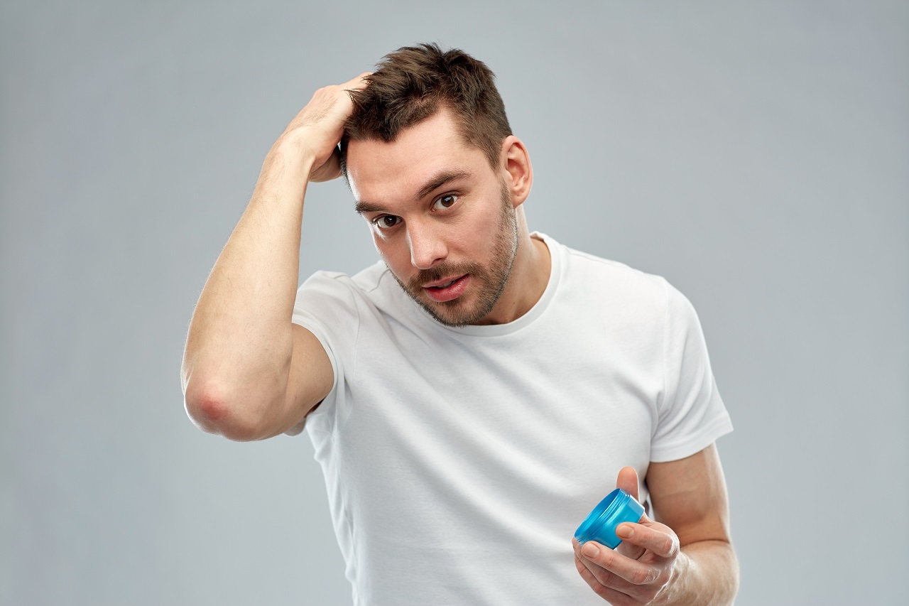 Jak poradzić sobie z łysieniem w młodym wieku?