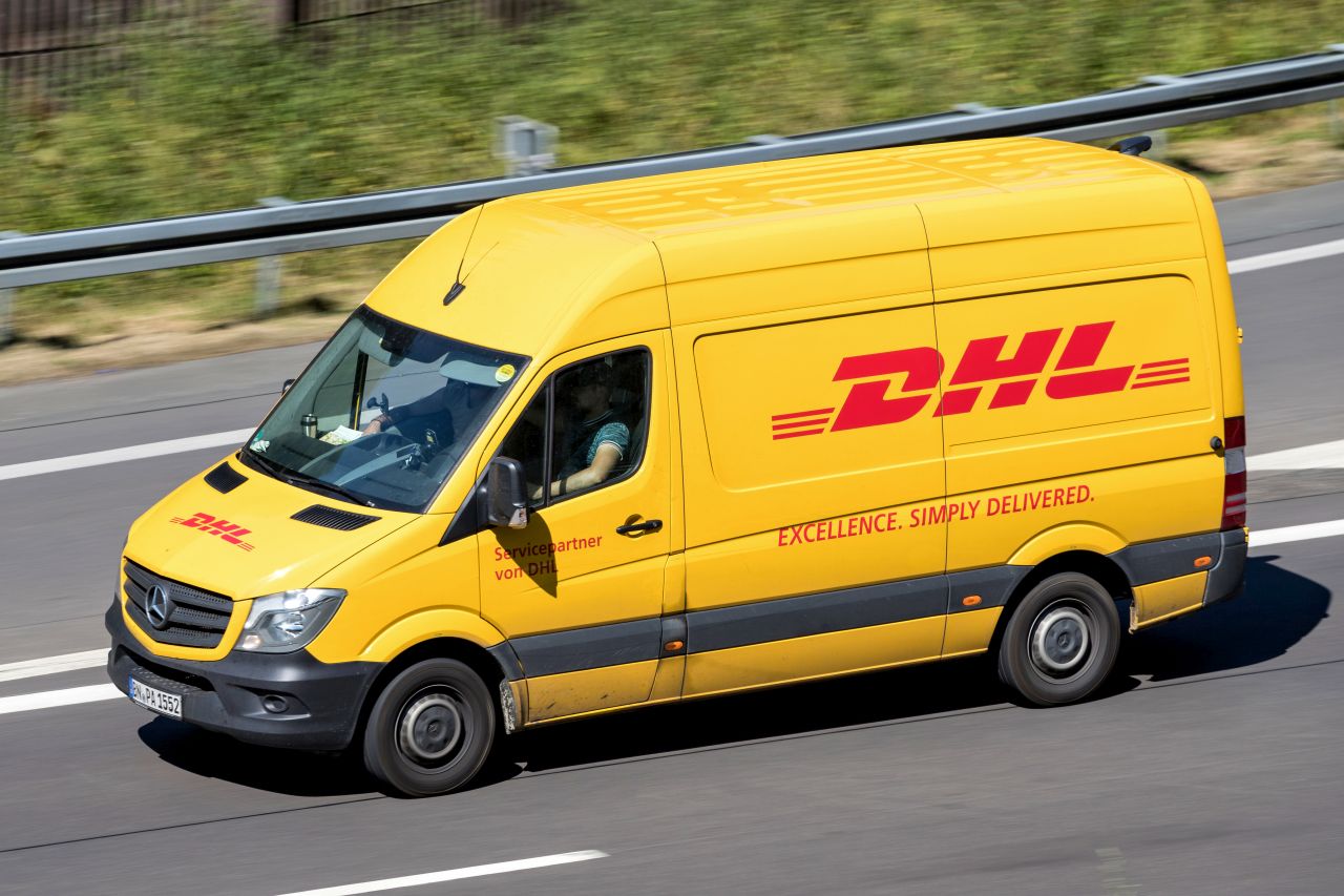 W świecie usług kurierskich — trzy ciekawostki dotyczące firmy DHL